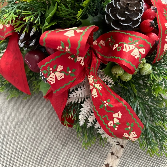 Christmas Candle Holders Table Centerpiece 1 Holders Pinecones,Berries,Ribbon - Picture 4 of 6